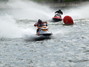 Зона плавания на гидроцикле по Неве