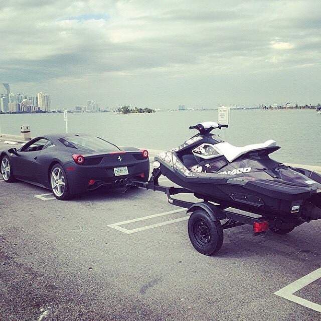 Прокат гидроцикла на озёрах Ленинградской области