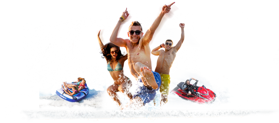 Люди отдыхают после аренды гидроцикла